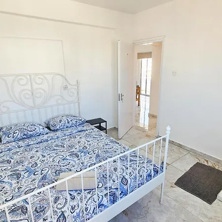 Rooms, 500m To Marina Larnaca