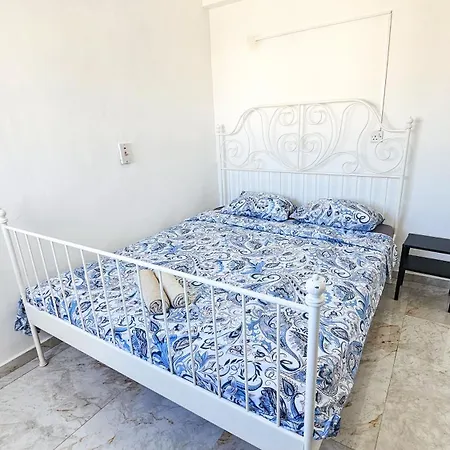 Rooms, 500m To Marina Larnaca