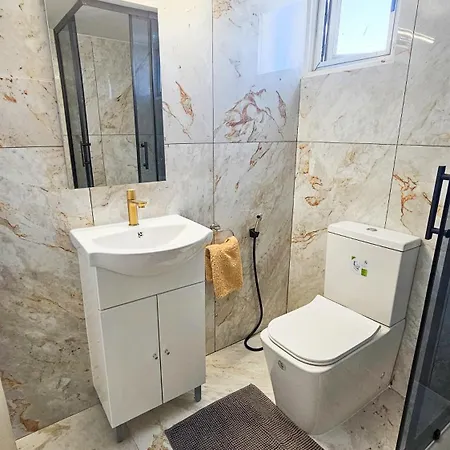 Rooms, 500m To Marina Larnaca